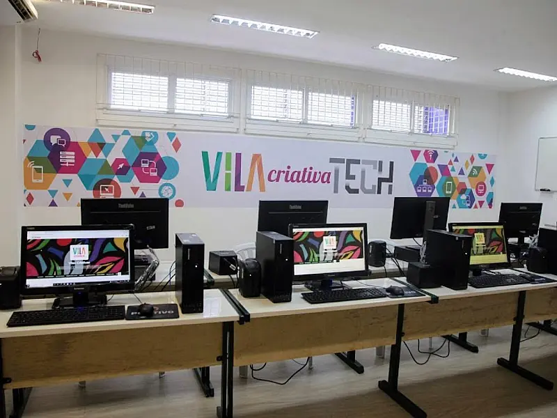 Vila Criativa ganha espaço para moradores usarem computadores e internet