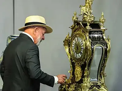 Lula inicia sequência de eventos sobre 8/1 e apresenta relógio restaurado de dom João 6º