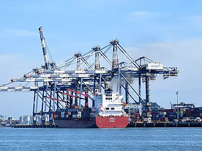 Balança comercial registra superávit de US$ 8,1 bilhões em abril