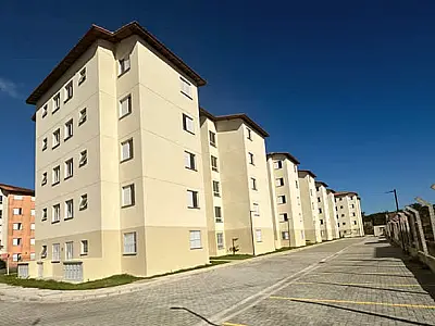 Famílias afetadas por desastres no Guarujá (SP) recebem moradias seguras