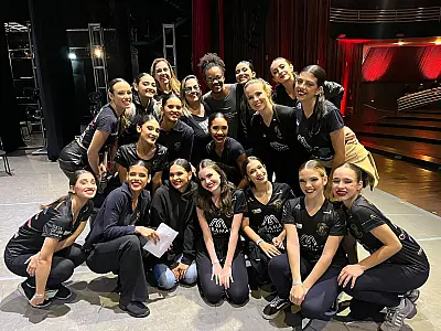 Bailarinas da Escola Livre de Dança de Santos são destaque em festival internacional