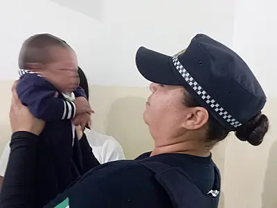 Bebê engasgado é salvo por guardas em Bertioga