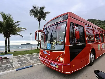 A cidade de Guarujá tem ônibus turístico por R$ 1 real aos domingos