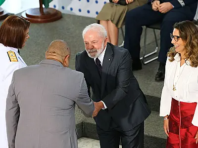 Marinha promove primeira mulher negra a oficial-general