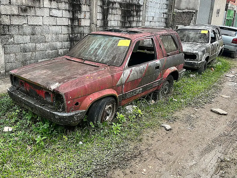Em seis meses, 403 veículos abandonados foram retirados das vias em Guarujá