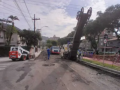 Três frentes de trabalho agilizam revitalização do canal 1, em Santos
