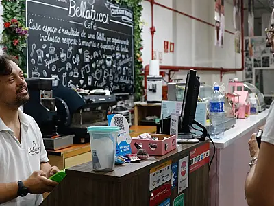 Cafeteria em São Paulo é comandada por pessoas com síndrome de Down