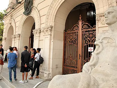 Alunos do restaurante-escola de Santos visitam o Palácio José Bonifácio