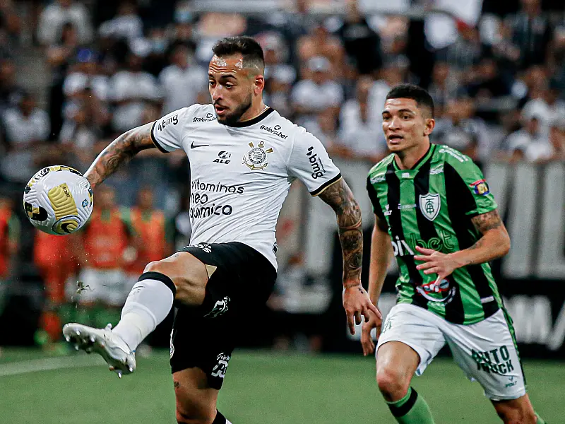 Corinthians joga mal, empata com o América-MG e perde a liderança do Brasileiro