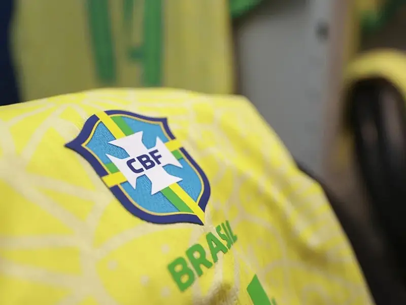 Debinha, Bruninha e Laís Estevam são convocadas para a seleção