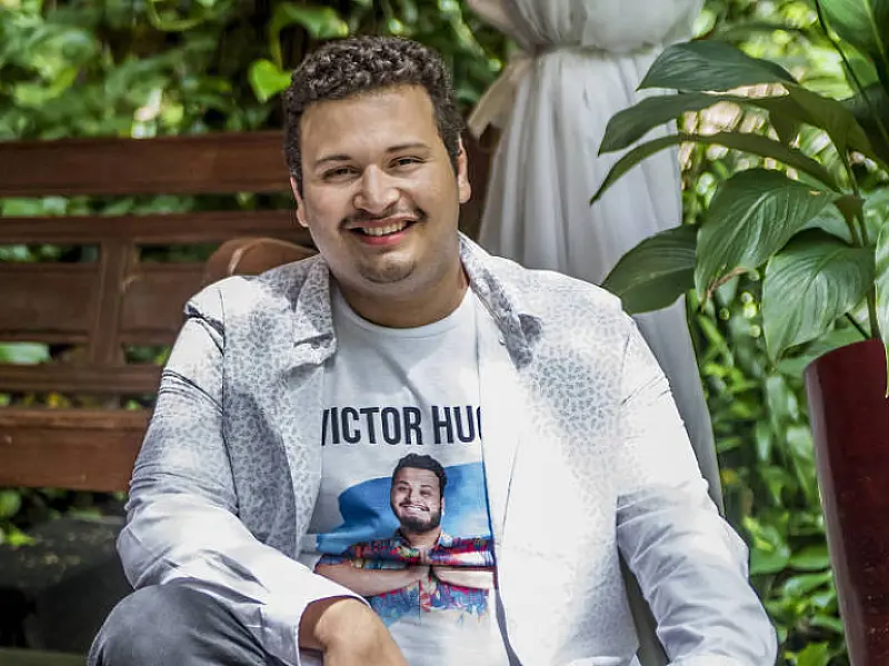 Victor Hugo celebra deixar top 10 de rejeição após eliminação de Laís