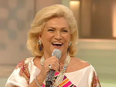 Praiamar Shopping celebra trajetória de Hebe Camargo em exposição gratuita