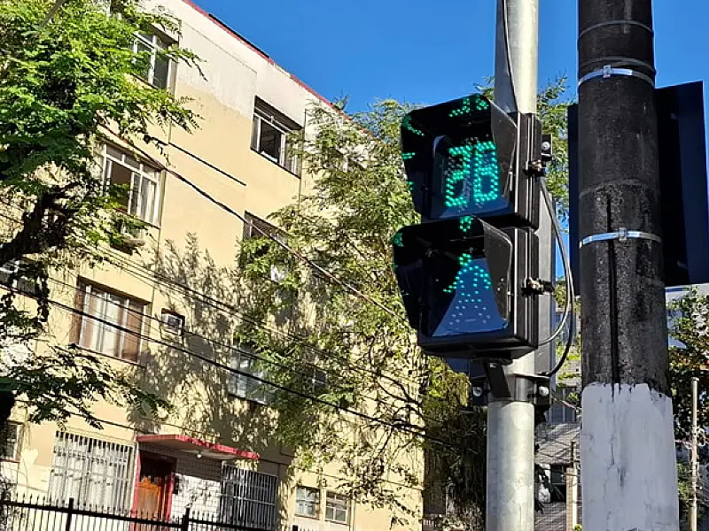 São Vicente instala semáforos para pedestres na Avenida Presidente Wilson