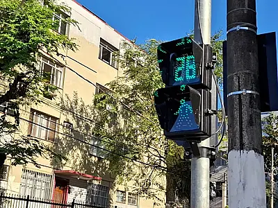 São Vicente instala semáforos para pedestres na Avenida Presidente Wilson