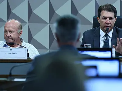 Suspeito de bancar atos golpistas, empresário fica em silêncio na CPMI