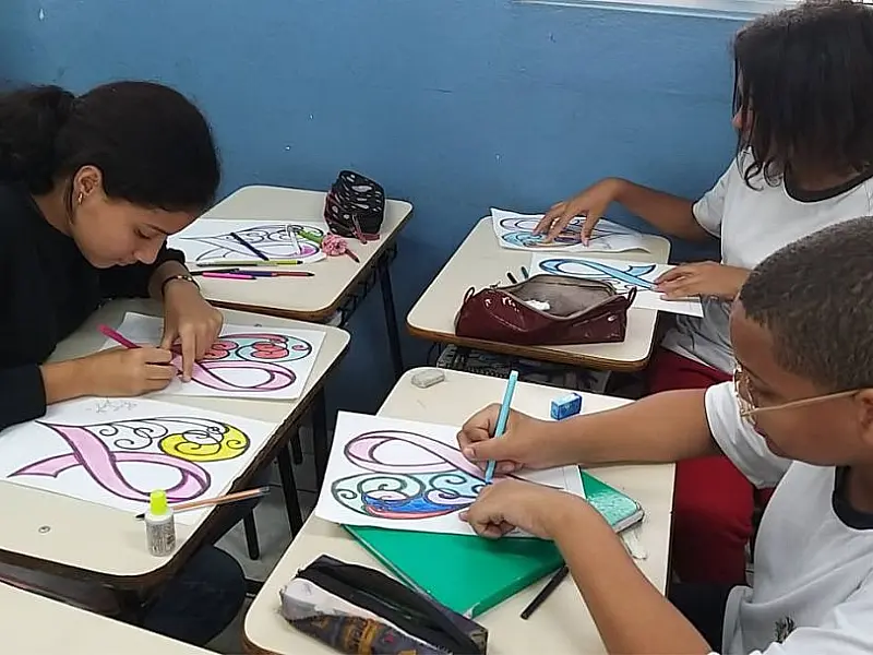 Outubro Rosa mobiliza unidades educacionais em ações de solidariedade e conscientização