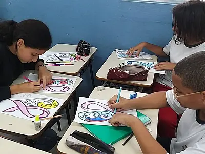 Outubro Rosa mobiliza unidades educacionais em ações de solidariedade e conscientização