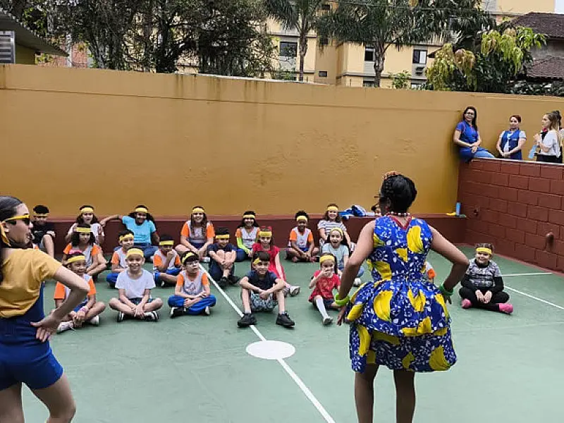Alunos de Guarujá participam do workshop "Dança Divertida com a Vovó Genô"