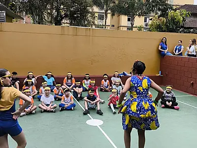 Alunos de Guarujá participam do workshop "Dança Divertida com a Vovó Genô"