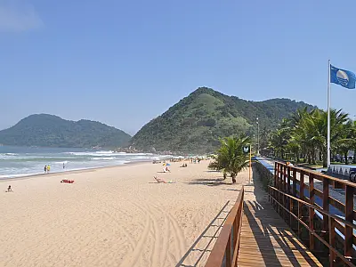 Caminhada Rosa na Praia do Tombo reforça prevenção ao câncer de mama