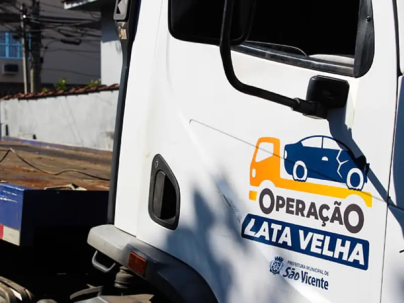 Operação Lata Velha remove mais de 100 veículos abandonados em dois meses em São Vicente