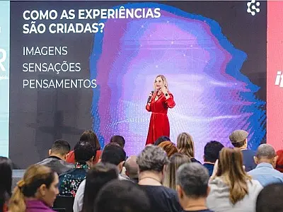 Tecnologia, experiência do cliente e gestão em foco: o primeiro dia do Fórum Bares&Restaurantes;