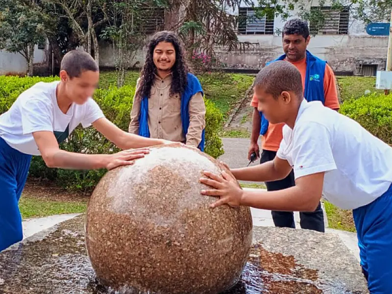 Jovens da Fundação CASA de Guarujá exploram ciência de forma divertida no Parque CienTec da USP