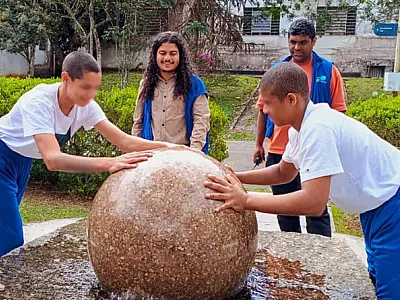 Jovens da Fundação CASA de Guarujá exploram ciência de forma divertida no Parque CienTec da USP