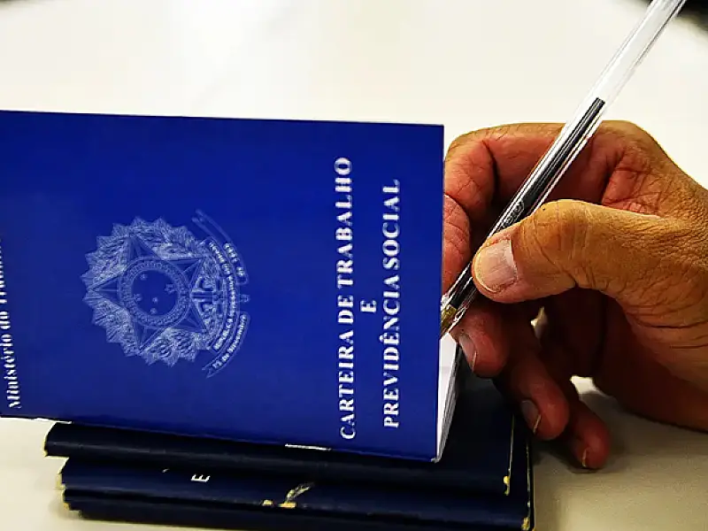 Dezenas de vagas de emprego disponíveis no PAT Guarujá neste sábado, 28