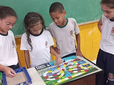 Alunos de São Vicente do 4º ano aprendem educação financeira por meio de jogos