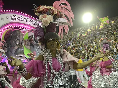 Mangueira faz 95 anos e lança título do enredo em homenagem a Alcione