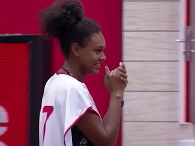 Jessilane, do BBB 22, comemora após quitar o Fies