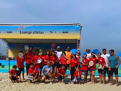 Alunos de escola de Santos descobrem o beach tennis