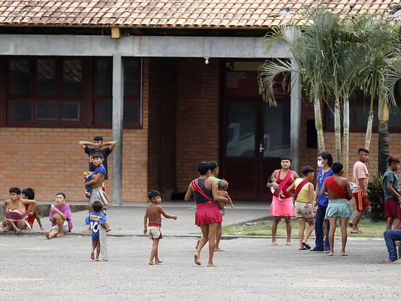 Governo instala antenas para prover internet na terra Yanomami
