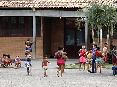 Governo instala antenas para prover internet na terra Yanomami