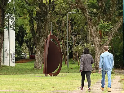 USP abre edital para bolsas de pós-doutorado a pesquisadores negros