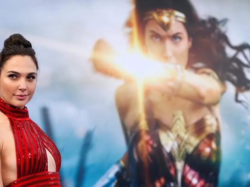 Gal Gadot e Madonna declaram apoio a Israel em conflito contra o Hamas