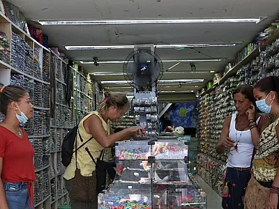 Máscara deixa de ser obrigatória em ambientes fechados de todo o estado de São Paulo
