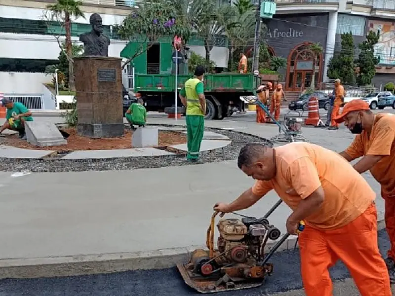 Praça em Santos entra em fase final de revitalização