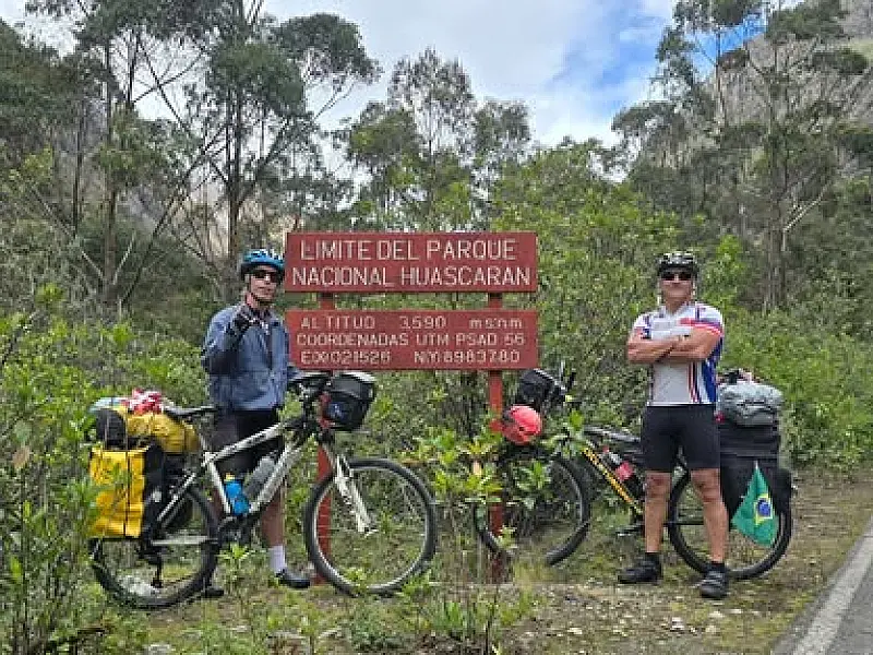 Morador de Itanhaém supera desafios de bicicleta no Peru