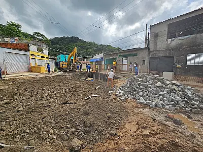 Guarujá inicia obras de contenção do Morro Barreira do João Guarda