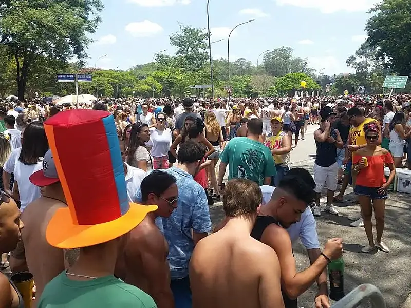 Pelo menos 129 blocos de rua cancelam participação no carnaval de SP
