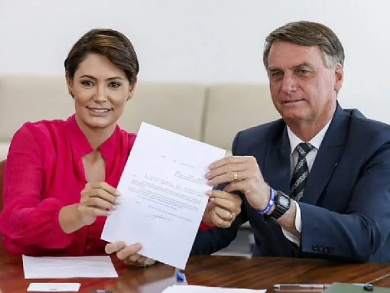 Michelle Bolsonaro ironiza Lula e Janja e defende CPI sobre móveis do Alvorada