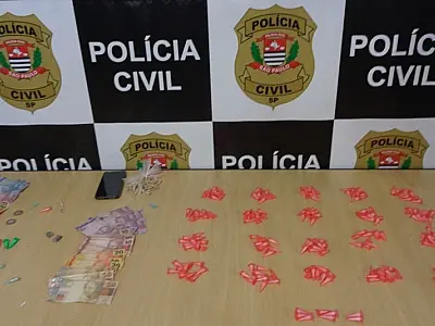 Suspeita de tráfico de drogas é presa com mais de 300 porções de entorpecentes