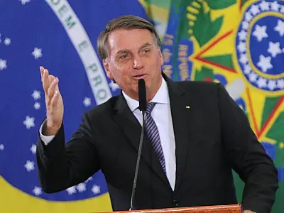 Bolsonaro faz expediente com motociata e cavalgada no interior de SP