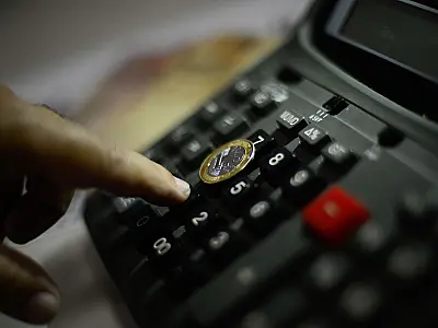 Inadimplência cai pela primeira vez em 2023, aponta Serasa