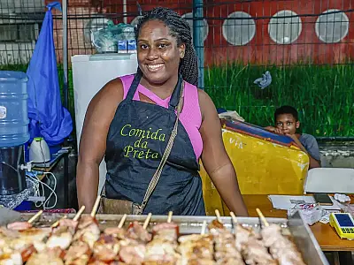 Mães ambulantes cobram pontos de apoio para crianças no carnaval