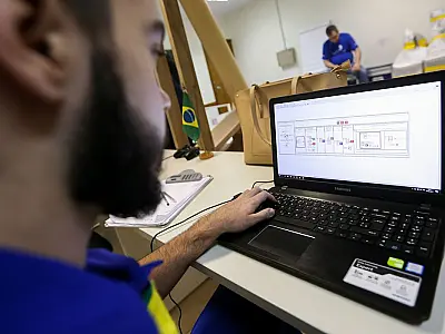 Um em cada dez estudantes brasileiros cursa ensino profissional