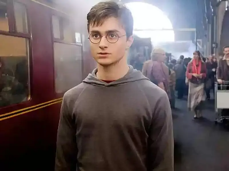 Astro de 'Harry Porter' anuncia sexo do filho após três meses do nascimento
