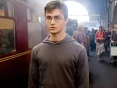 Astro de 'Harry Porter' anuncia sexo do filho após três meses do nascimento